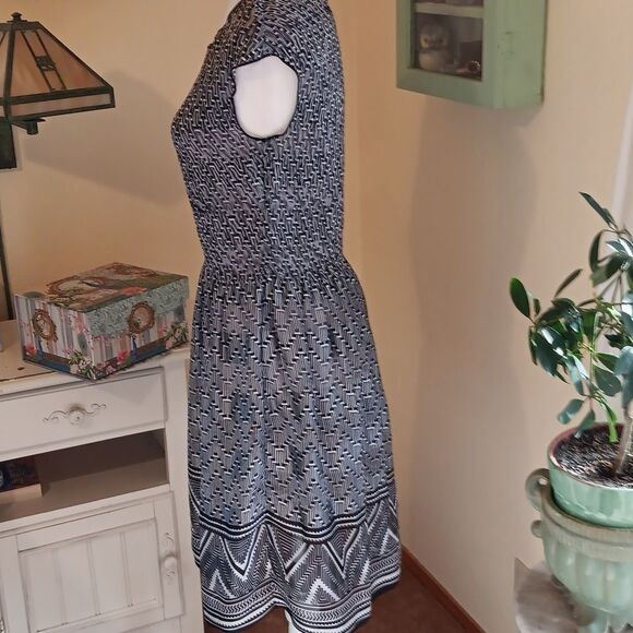 Max Edition Geometric Design Dress - Picture 4 of 9